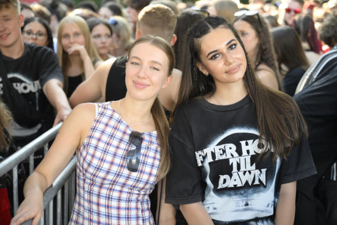 Fani w upale czekają na koncert The Weeknd. Tłumy w Warszawie