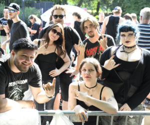 Fani i fanki czekają na System of a Down i Queens of the Stone Age! Zobacz zdjęcia spod PGE Narodowego