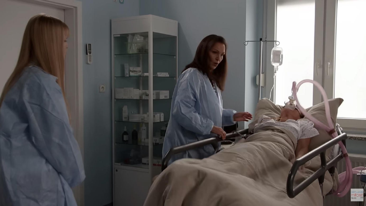 Pierwsza miłość odc. 4127. Marysia (Aneta Zając), Izabela (Olga Bończyk), Julka (Dąbrówka Kruk)