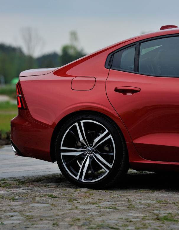 Volvo S60 T5 R Design First Edition