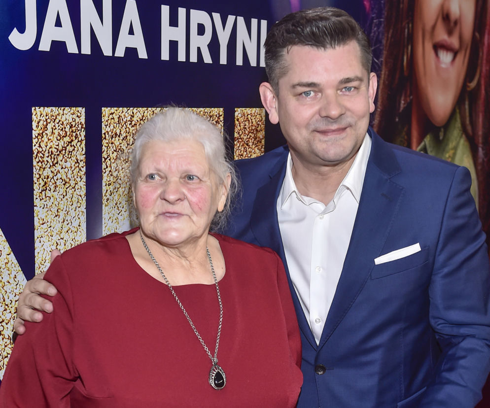 Zenek Martyniuk nie spuszcza mamy z oka 