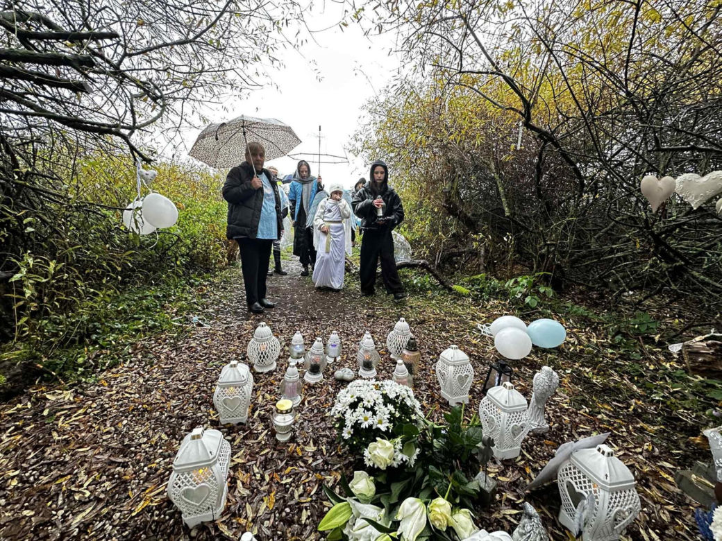 Mama cierpi po stracie Mai. Codziennie odwiedza miejsce znalezienia zwłok. Co powiedziałaby mordercy córki?