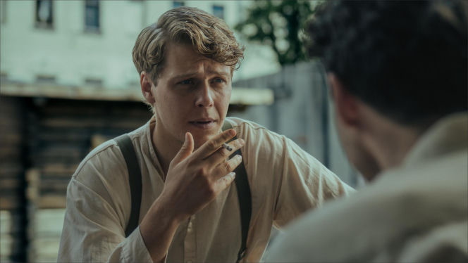 W roli głównej Jakub Gierszał, w obsadzie m.in. Aidan Gillen, Paul Freeman, Julia Pietrucha, Wojciech Mecwaldowski, Anna Próchniak, Mateusz Kościukiewicz, Antoni Pawlicki oraz Tomasz Kot.