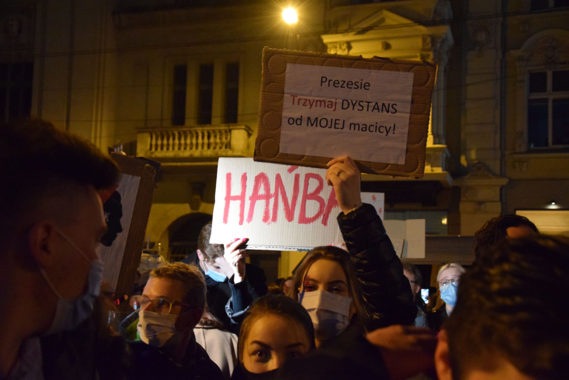 Protest kobiet w Katowicach. Tłumy strajkują przeciwko zakazowi aborcji
