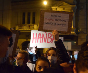 Protest kobiet w Katowicach. Tłumy strajkują przeciwko zakazowi aborcji