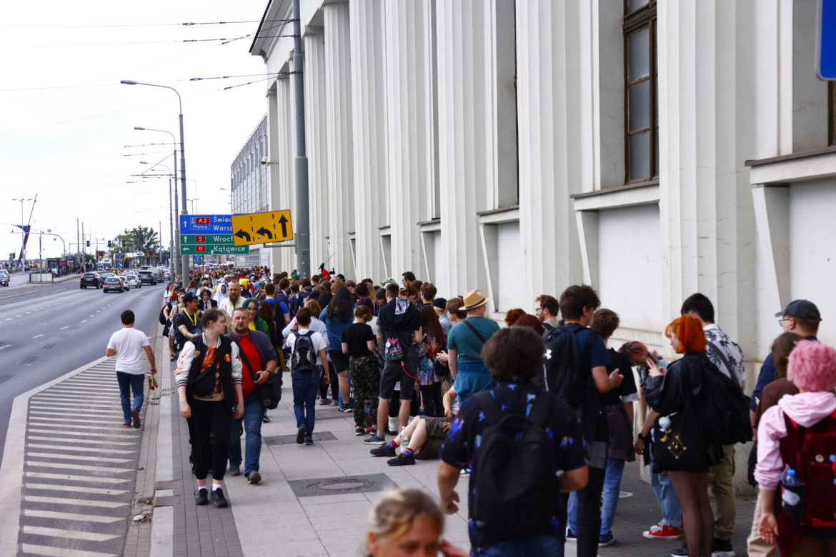 Pyrkon 2023. GIGANTYCZNA kolejka do wejścia! To rekordowa liczba uczestników! [ZDJĘCIA]