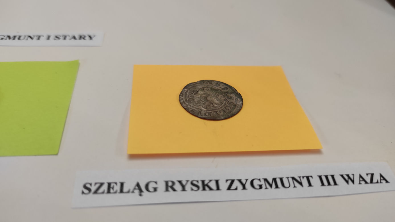 Zabytki i dokumenty znalezione w zbiorach na Wawelu
