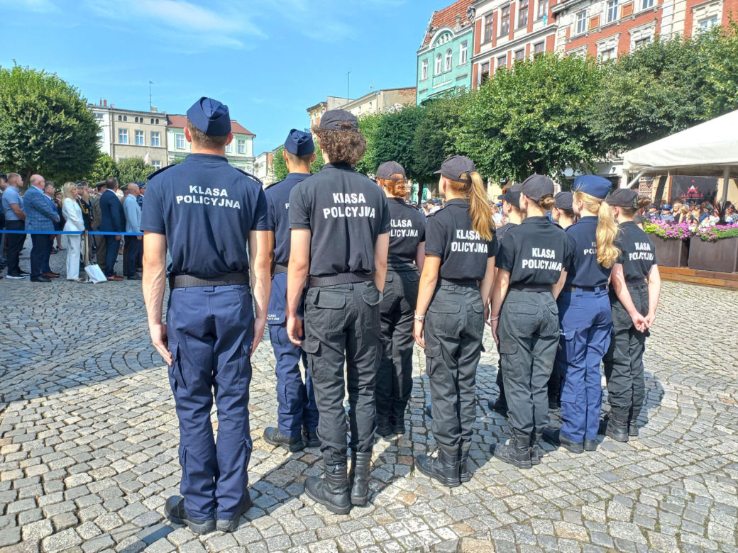 Trwają obchody Święta Policji w Lesznie. Świętują policjanci i policjantki