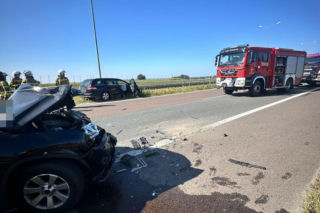Poważny wypadek na S17. Zderzyły się dwie osobówki i ciężarówka. Droga zablokowana!