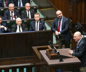 Sikroski bez hamulców do Macierewicza: Antek świrze!