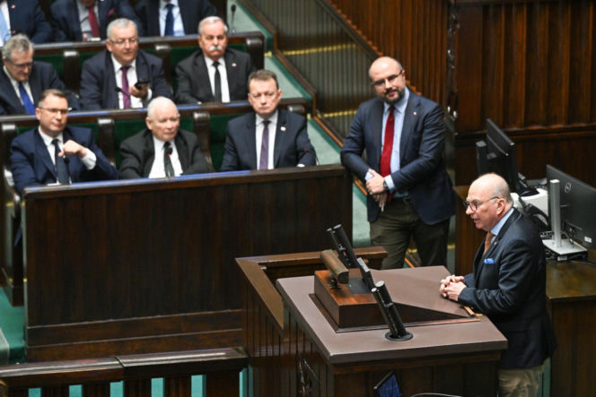 Sikroski bez hamulców do Macierewicza: Antek świrze!