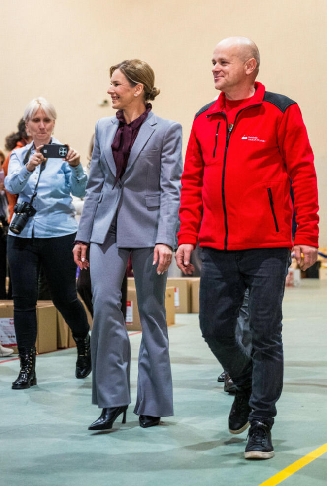 Marta Nawrocka wyprzedza trendy