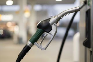 Hurtowe ceny paliw 25.03.2026 - Aramco ostro tnie ceny diesla, Orlen i BP idą w jego ślady