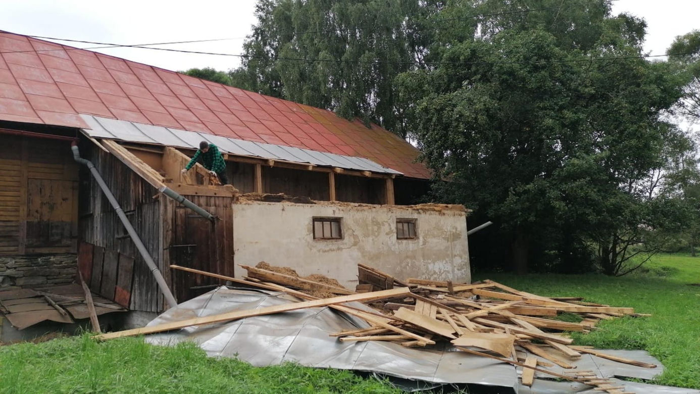 Remont chyży łemkowskiej w Hańczowej