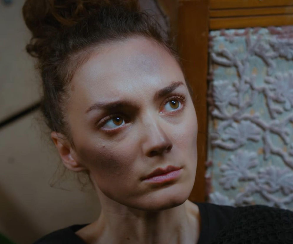 Dziedzictwo, odcinek 904: Nana przeżywa piekło w domu Poyraza. Niespodziewanie Poyraz odkrywa prawdę