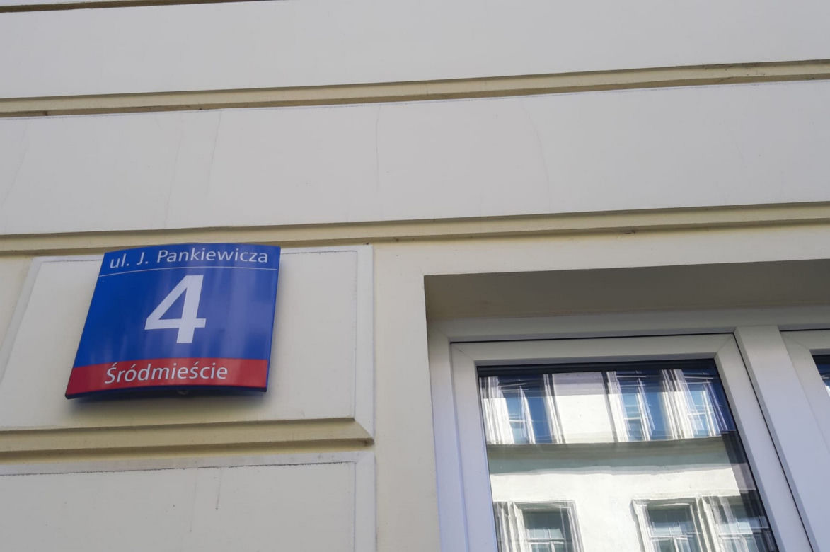 Zwłoki mężczyzny pod klubem nocnym na ul. Pankiewicza 4 w Warszawie.