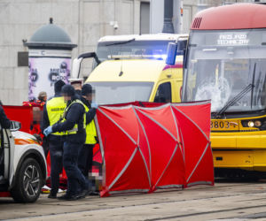 Potrącenie pieszego przez tramwaj w Warszawie