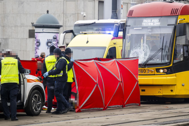 Potrącenie pieszego przez tramwaj w Warszawie