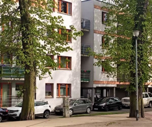 Balkony z widokiem na ścianę