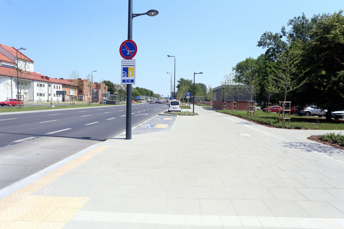 Wylali tu morze betonu”. Przy nowych stacjach metra na Bemowie zieleni jest jak na lekarstwo