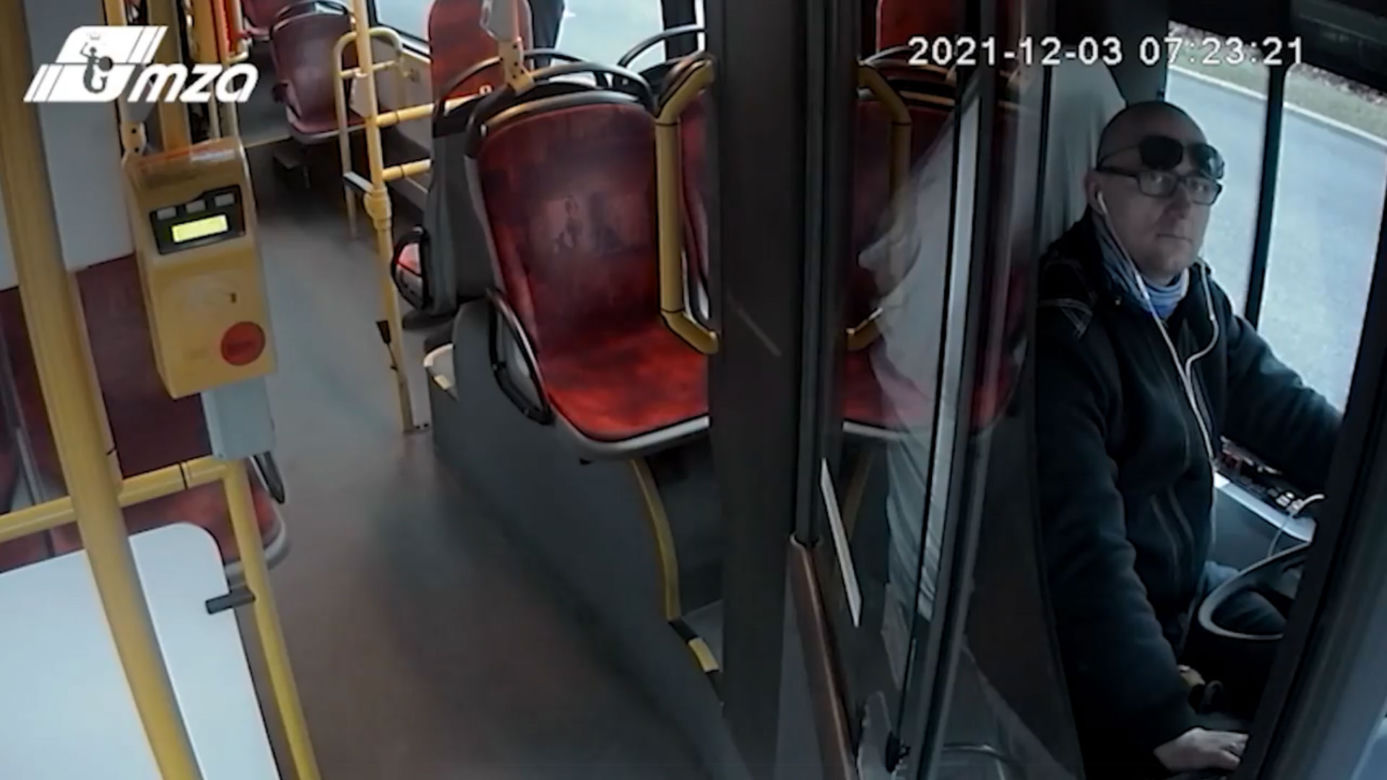 Uratował nastolatkę w autobusie! Bohaterski czyn kierowcy