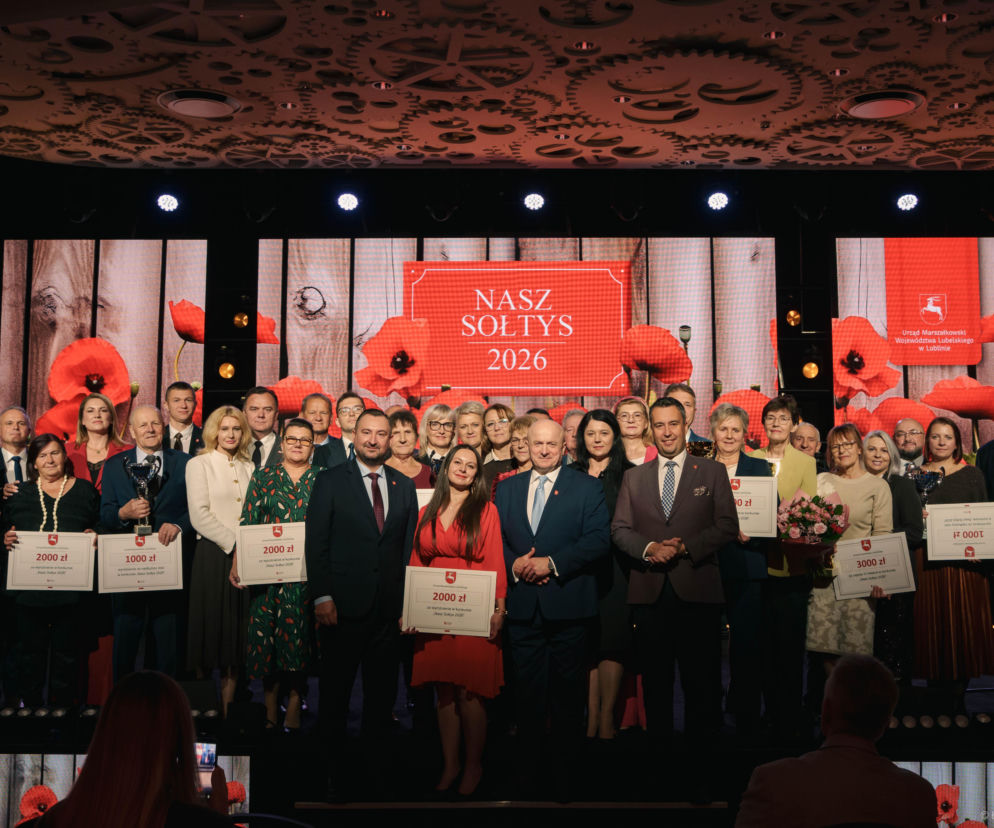Grupa laureatów konkursu Nasz Sołtys 2026 z dyplomami na gali w Lublinie. O wynikach przeczytasz na Eska Lublin.