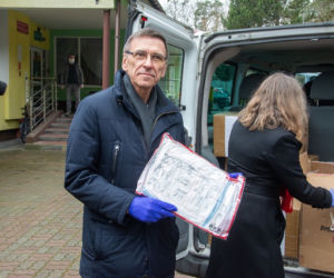 Dostawa środków ochronnych z partnerskiego miasta Weifang