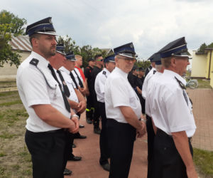 Dąbrówka Stany, gmina Skórzec: nowym wozem strażackim, po nowej drodze, do nowej szkoły