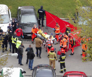 Zakrwawiony mężczyzna napadł na policjantów 