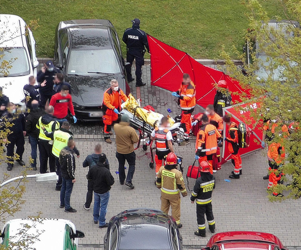 Zakrwawiony mężczyzna napadł na policjantów 