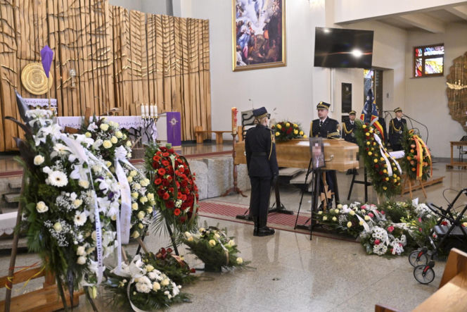 Pogrzeb strażnika miejskiego z Warszawy. Krzysztof zmarł na służbie