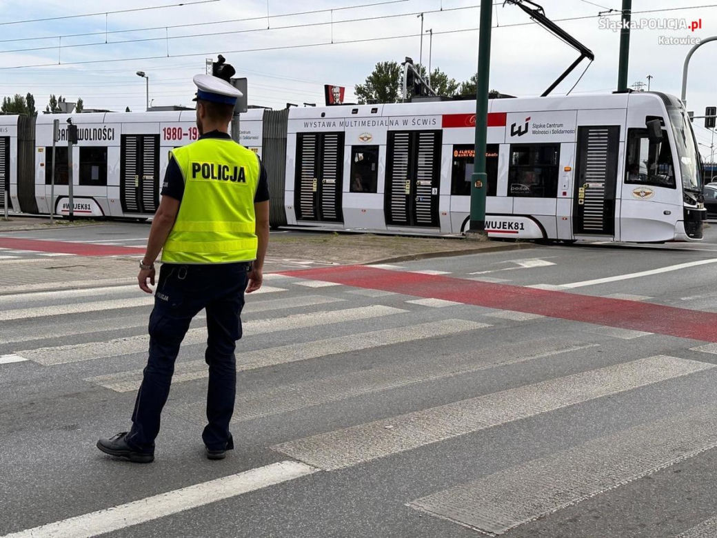 Policja zabezpiecza mecz GKS Katowice - Radomiak Radom