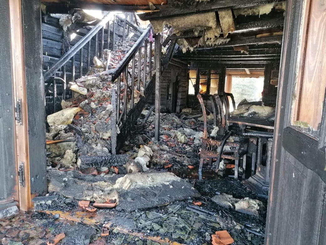 Drewniany dworek w Leżachowie spłonął doszczętnie (GALERIA)