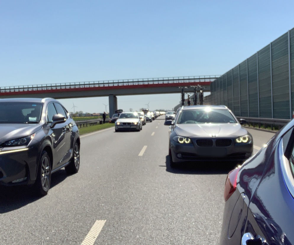 15 kilometrowy korek na A! w kierunku Gdańska. Zdjęcia z piekła.