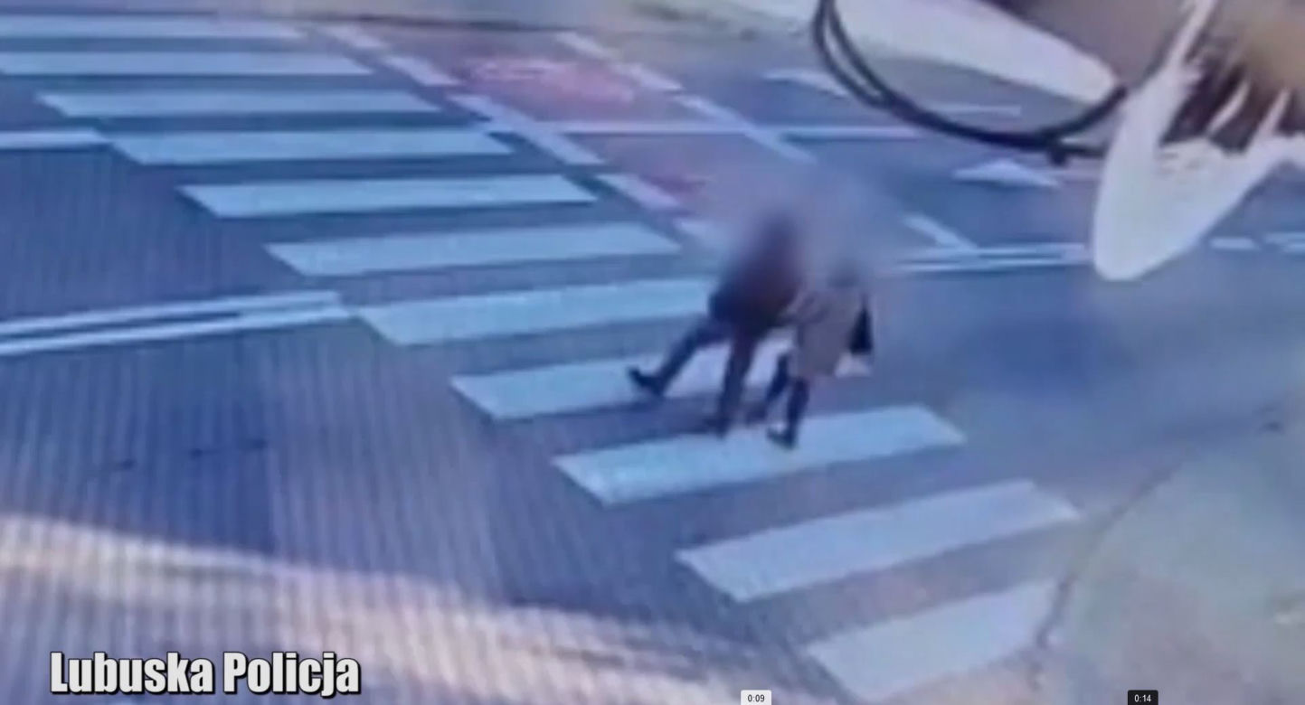 Kobieta huknęła w pieszych na przejściu w Zielonej Górze! Przerażający wypadek [ZDJĘCIA]