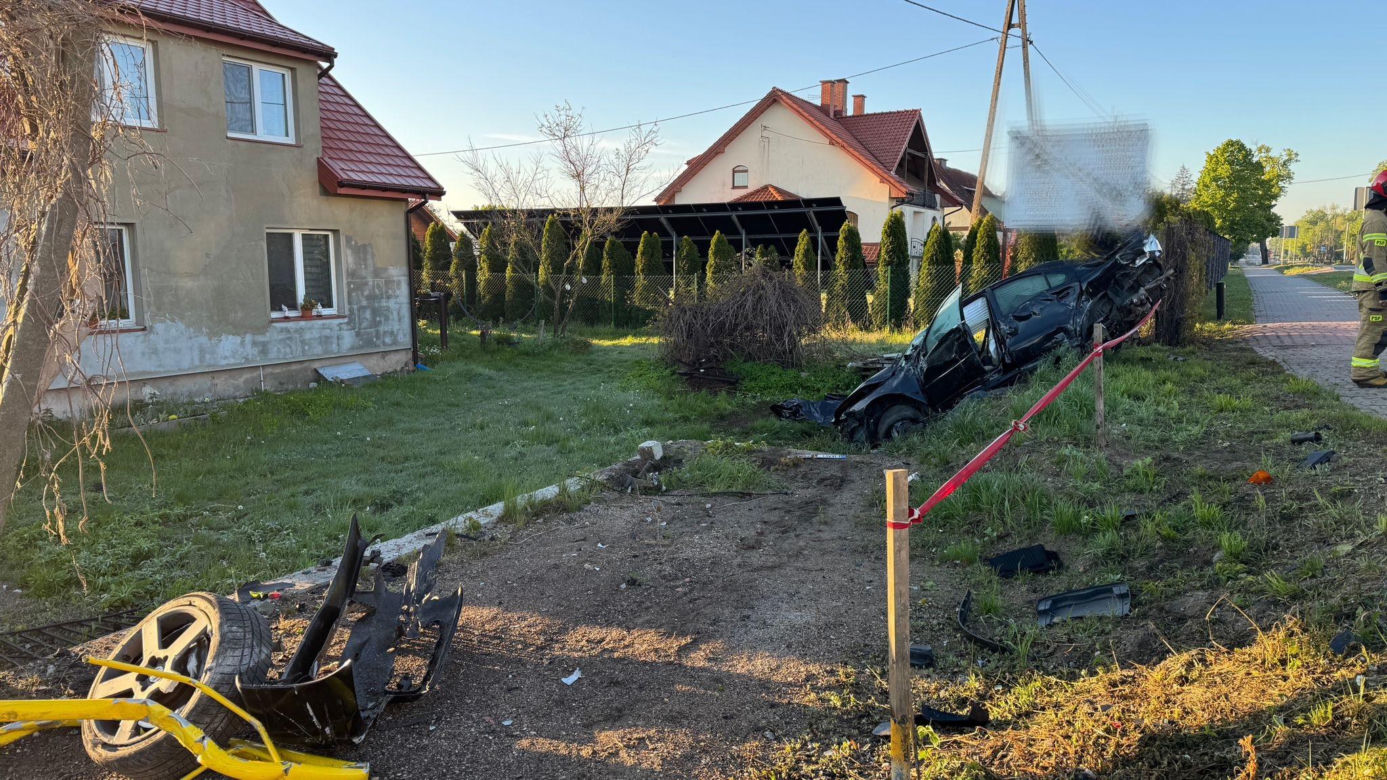Tragiczny wypadek w Pieckach pod Mrągowem. 29-latek zginął na chodniku, kierowca pijany