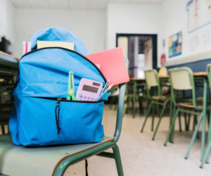 „Dzwonek jest dla nauczyciela!” Czy pedagog może zatrzymać ucznia na przerwie i kiedy narusza jego prawa?