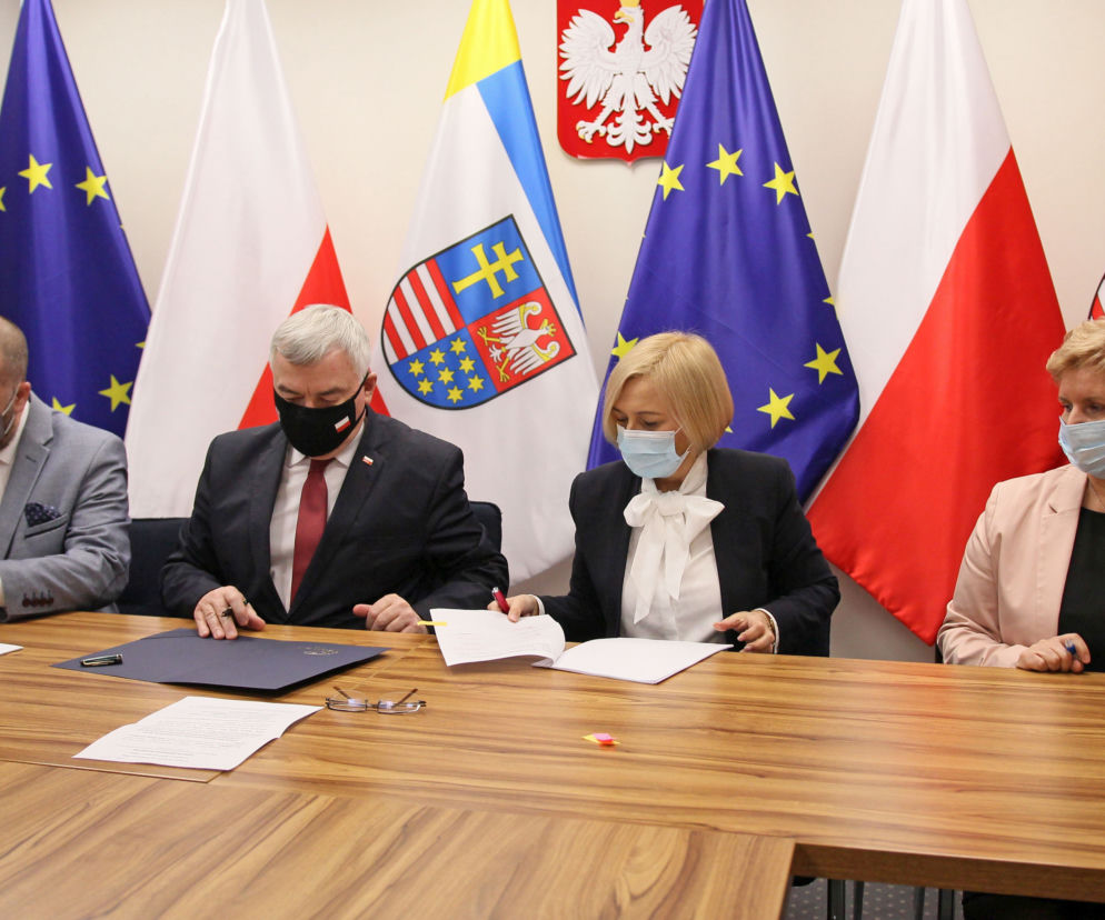 Podpisanie umów szkoły zawodowe Kielce