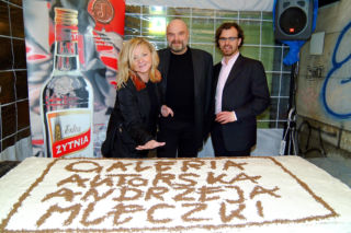 Magda Gessler w prostych włosach?! Ta zdjęcia sławnej restauratorki rozgrzewają internet