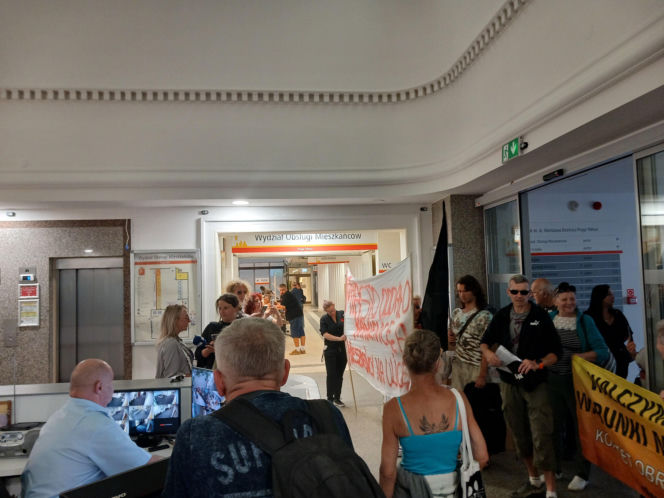 Protest mieszkańców kamienicy przy ul. Środkowej 11