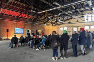 Między chlubą a „chowem klatkowym”. Głos sprzeciwu rozbrzmiał w Królewskiej Papierni