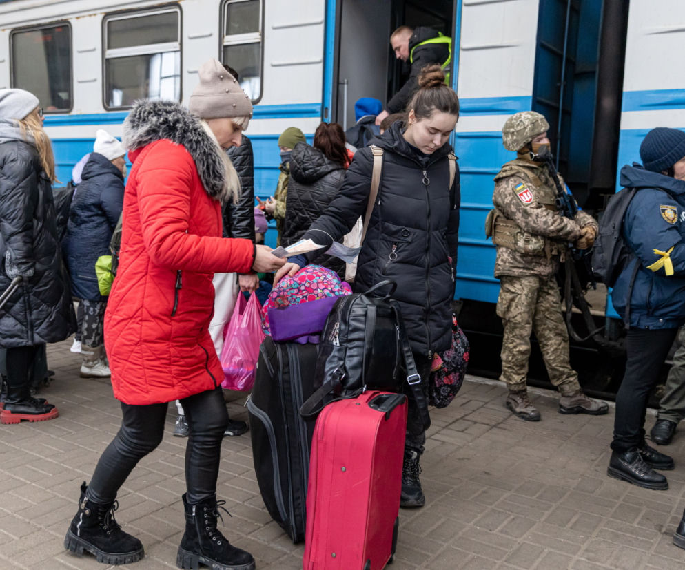 Wojna na Ukrainie. Tłumy uchodźców w Medyce i na dworcu we Lwowie
