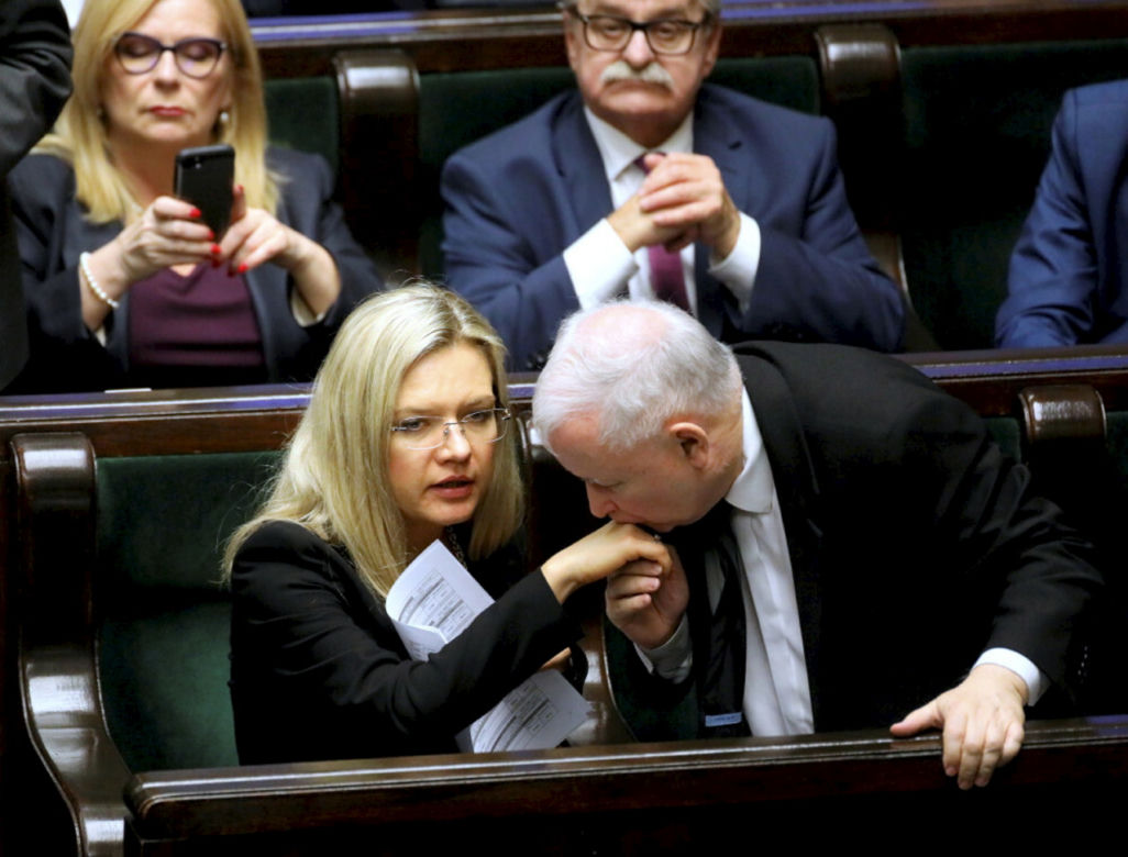 Tak całuje Kaczyński. Szarmanckie gesty prezesa PiS 