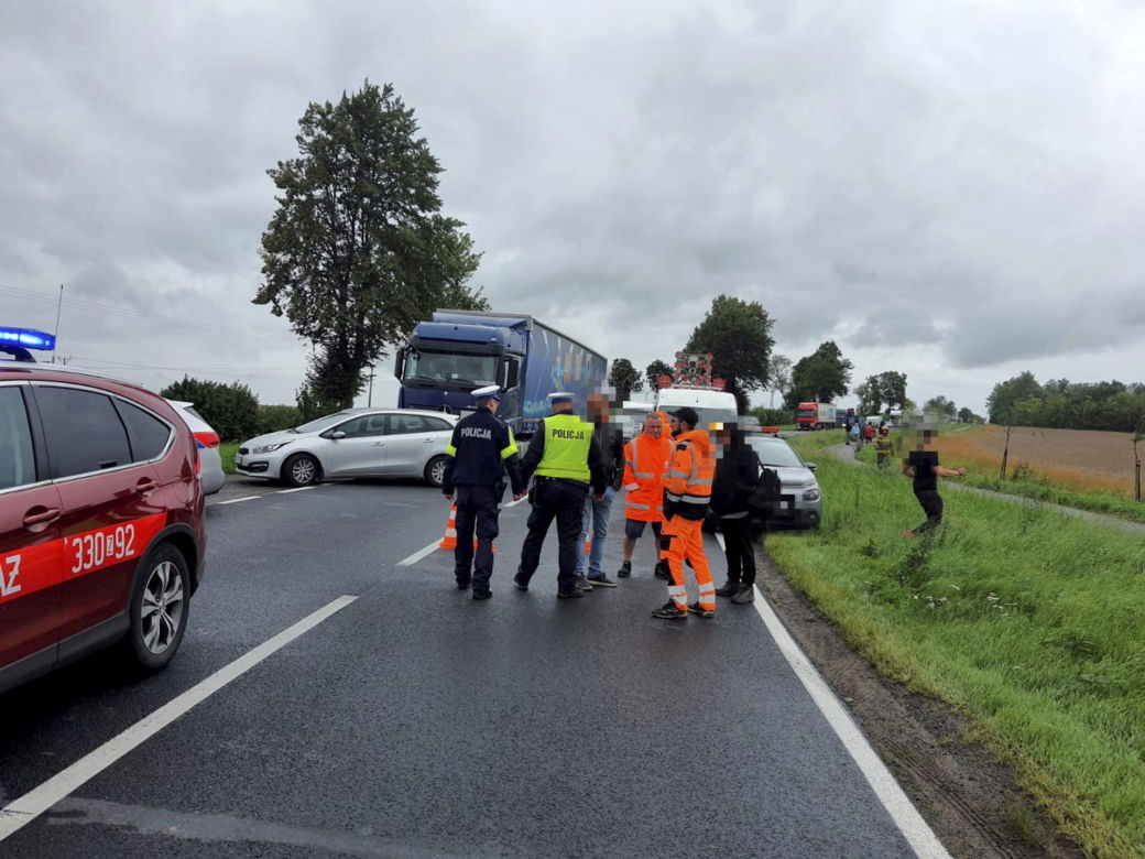 Smiertelny wypadek na trasie Bonin-Koszalin. Trzech nastolatkow z BMW zginelo w zderzeniu z tirem [ZDJECIA]