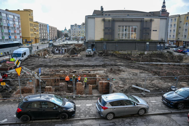 W piwnicy przedwojennej kamienicy znaleziono maszynę do palenia kawy