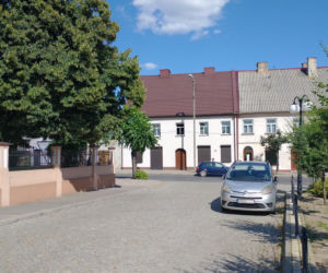 To miasto w woj. łódzkim kiedyś prawie się wyludniło. Dziś jest jednym z najciekawszych w regionie