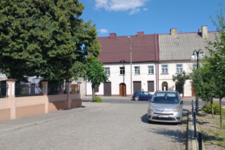 To miasto w woj. łódzkim kiedyś prawie się wyludniło. Dziś jest jednym z najciekawszych w regionie