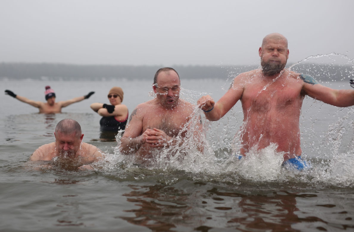 Na ziemi śnieg, a w wodzie morsy. W drugiej połowie stycznia zima wróciła. Zobaczcie!