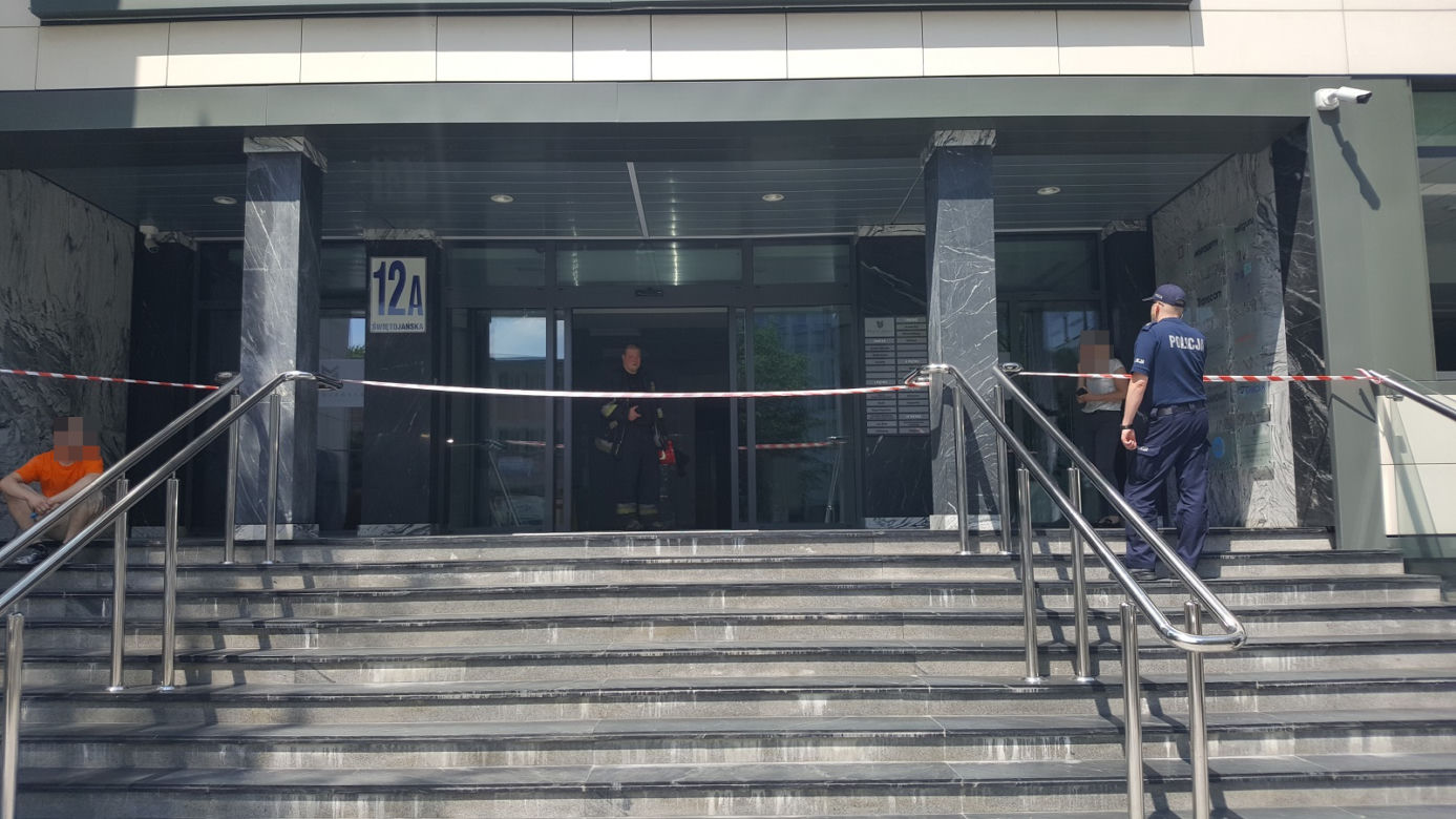 Białystok. Pożar w biurowcu przy ul. Świętojańskiej. Ponad 200 osób opuściło budynek