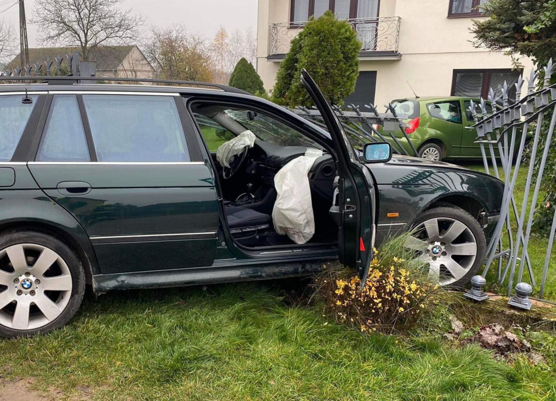 Chciała kupić samochód. Pijana w sztok rozbiła się na płocie w czasie próbnej jazdy